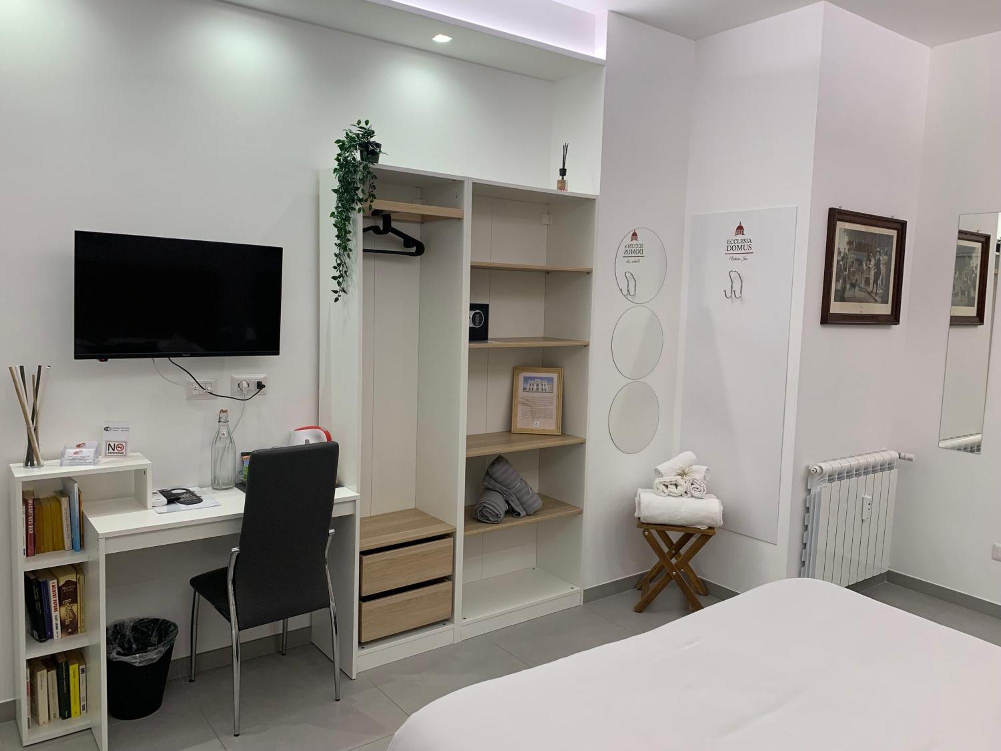 Ecclesia Domus Vatican Inn Рим Экстерьер фото